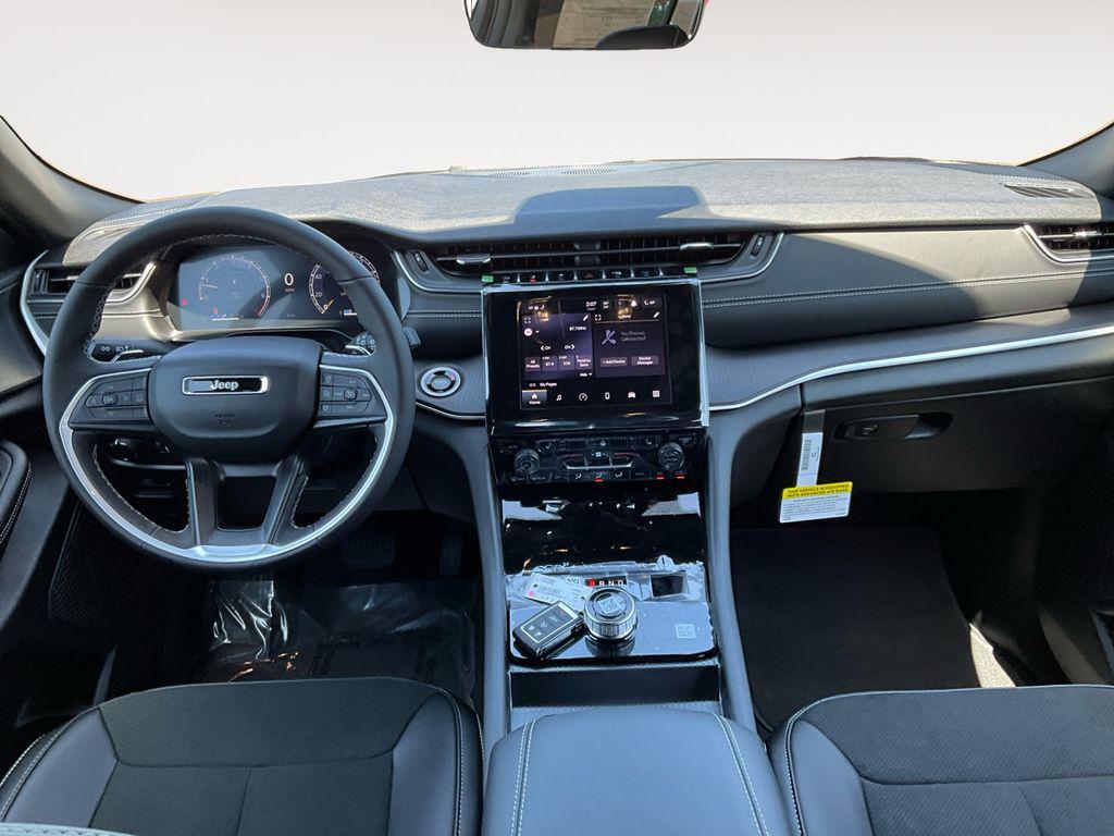 new 2025 Jeep Grand Cherokee car, priced at $42,380