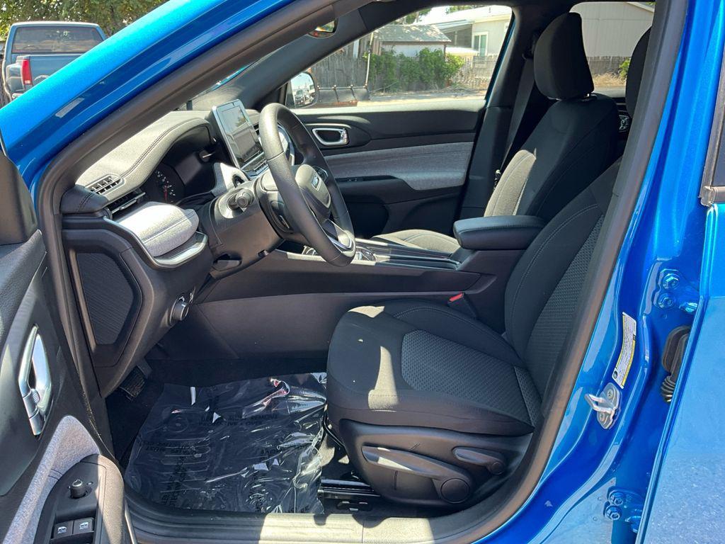 new 2025 Jeep Compass car, priced at $25,998