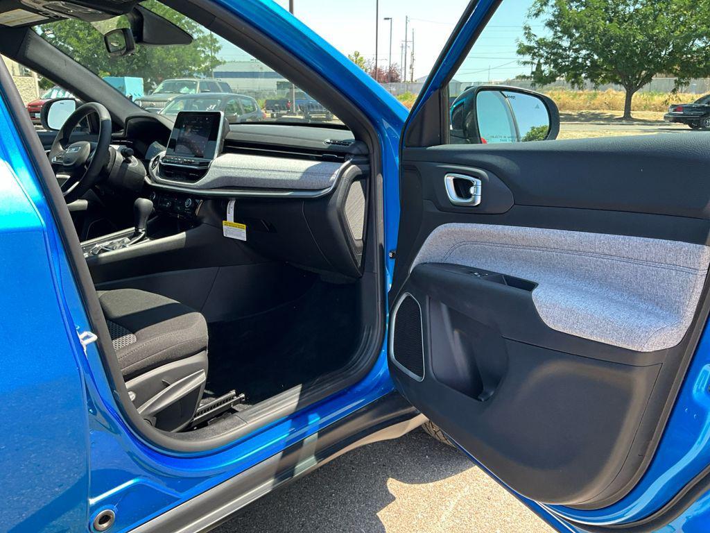 new 2025 Jeep Compass car, priced at $25,998