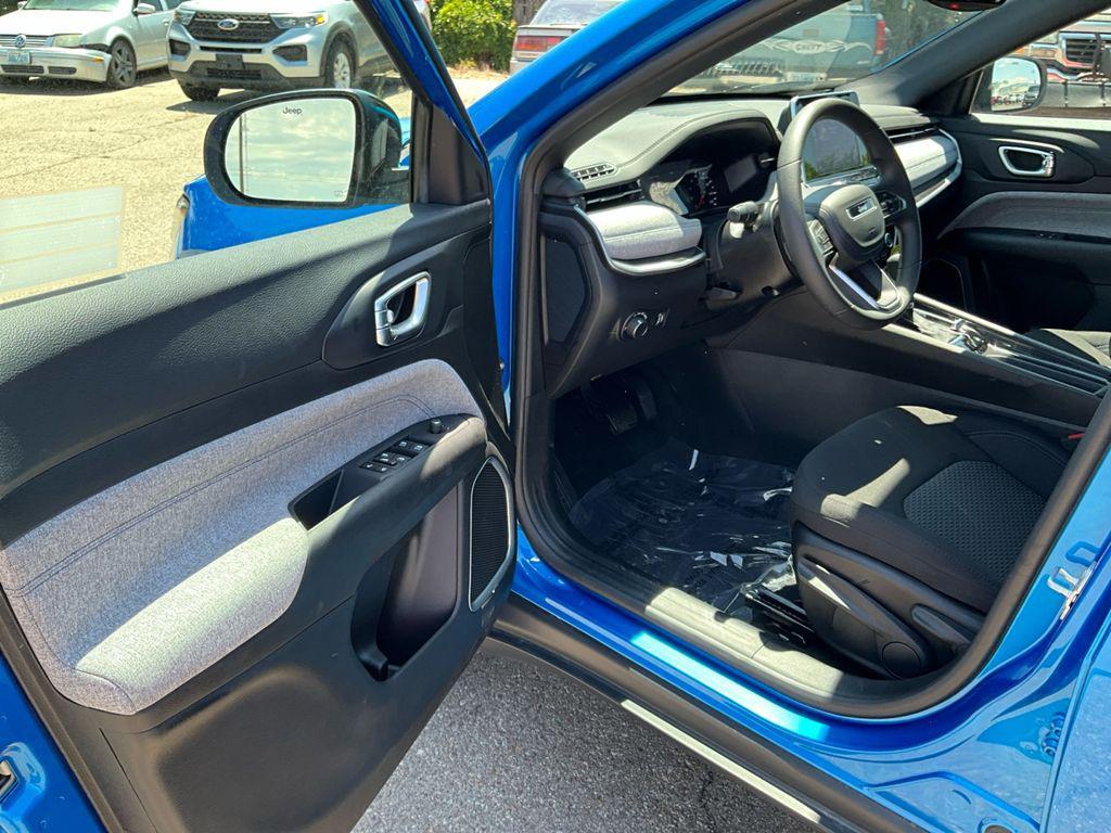 new 2025 Jeep Compass car, priced at $25,998