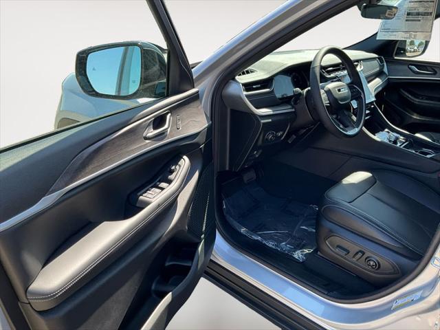 new 2025 Jeep Grand Cherokee car, priced at $46,015
