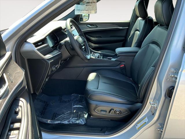 new 2025 Jeep Grand Cherokee car, priced at $46,015