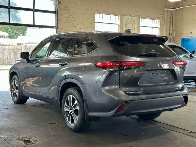 used 2022 Toyota Highlander car, priced at $27,800