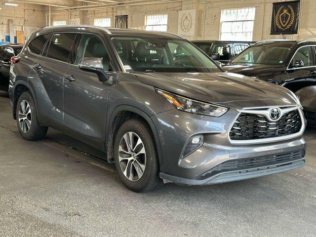 used 2022 Toyota Highlander car, priced at $27,800