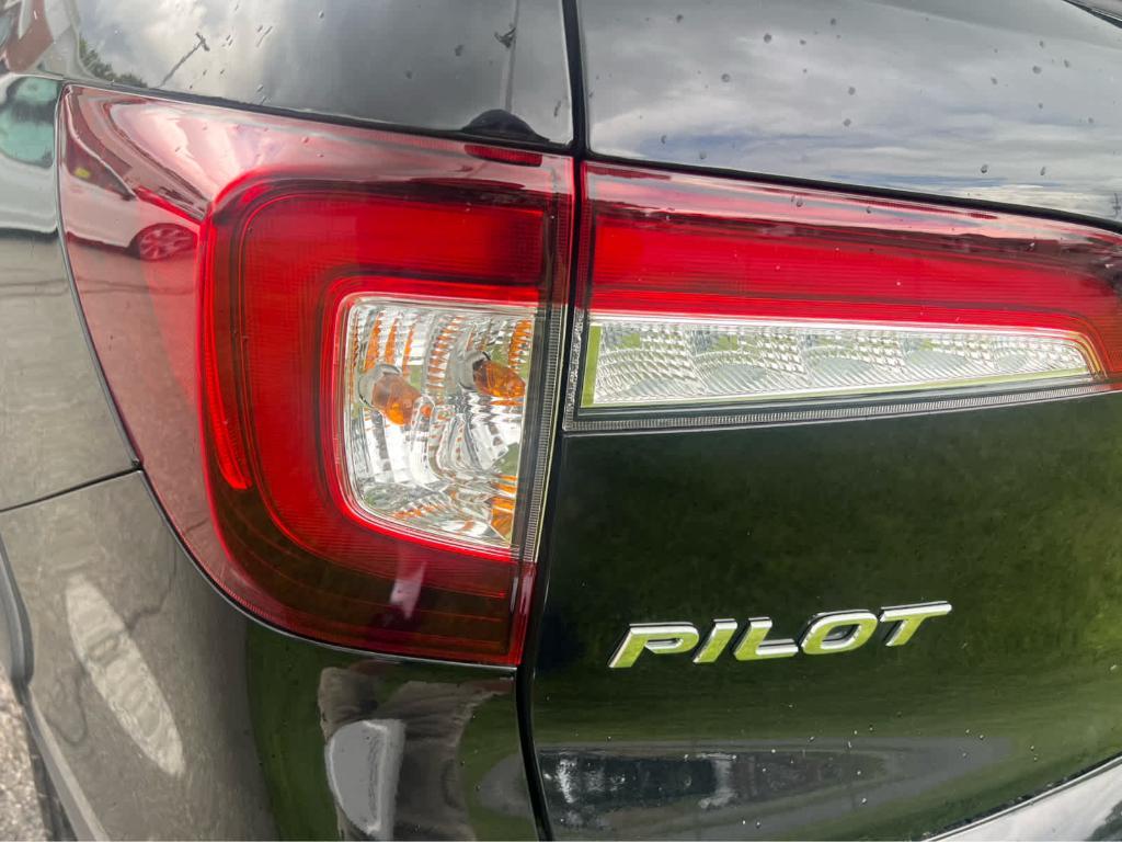used 2022 Honda Pilot car, priced at $37,995