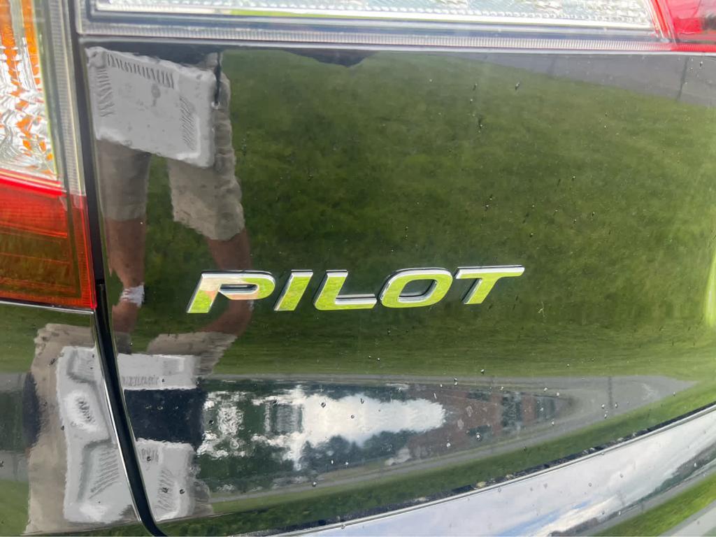 used 2022 Honda Pilot car, priced at $37,995