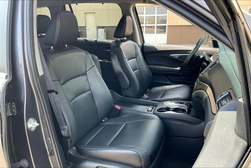 used 2022 Honda Pilot car, priced at $31,995
