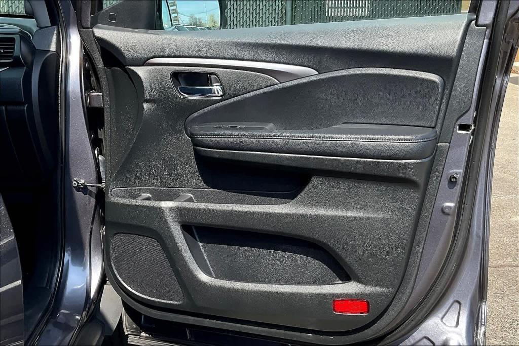 used 2022 Honda Pilot car, priced at $31,995
