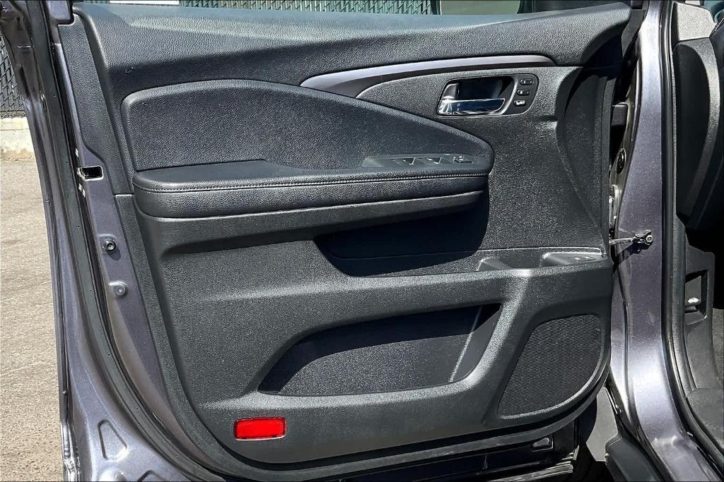 used 2022 Honda Pilot car, priced at $31,995