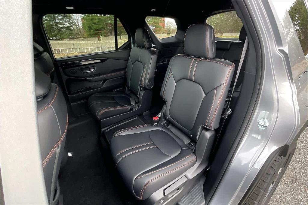 new 2025 Honda Pilot car, priced at $50,850