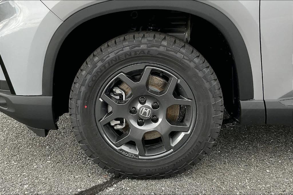 new 2025 Honda Pilot car, priced at $50,850