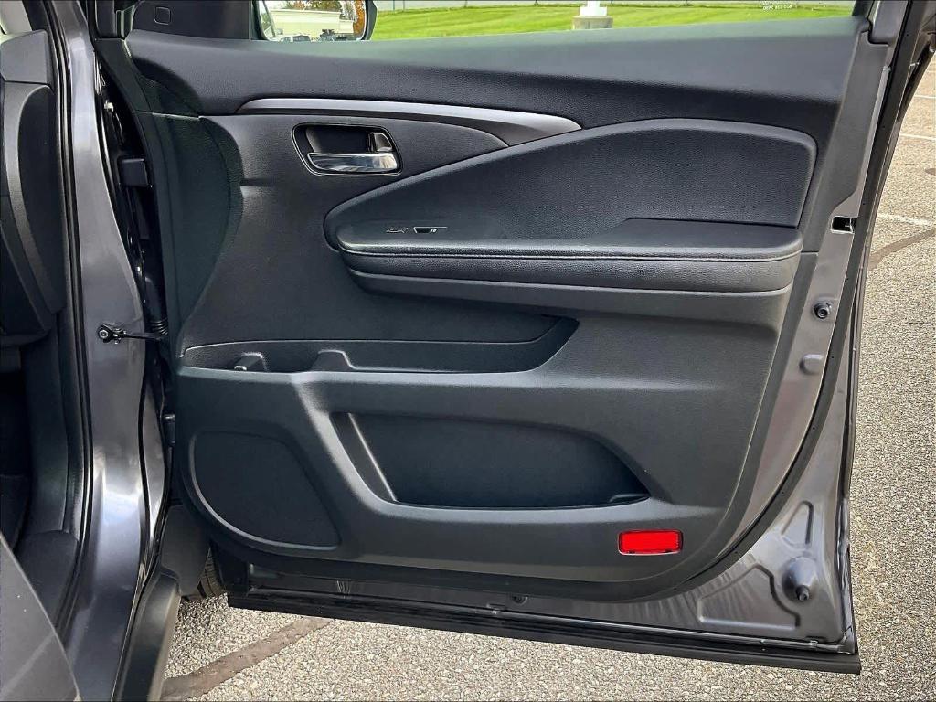 used 2022 Honda Pilot car, priced at $30,288