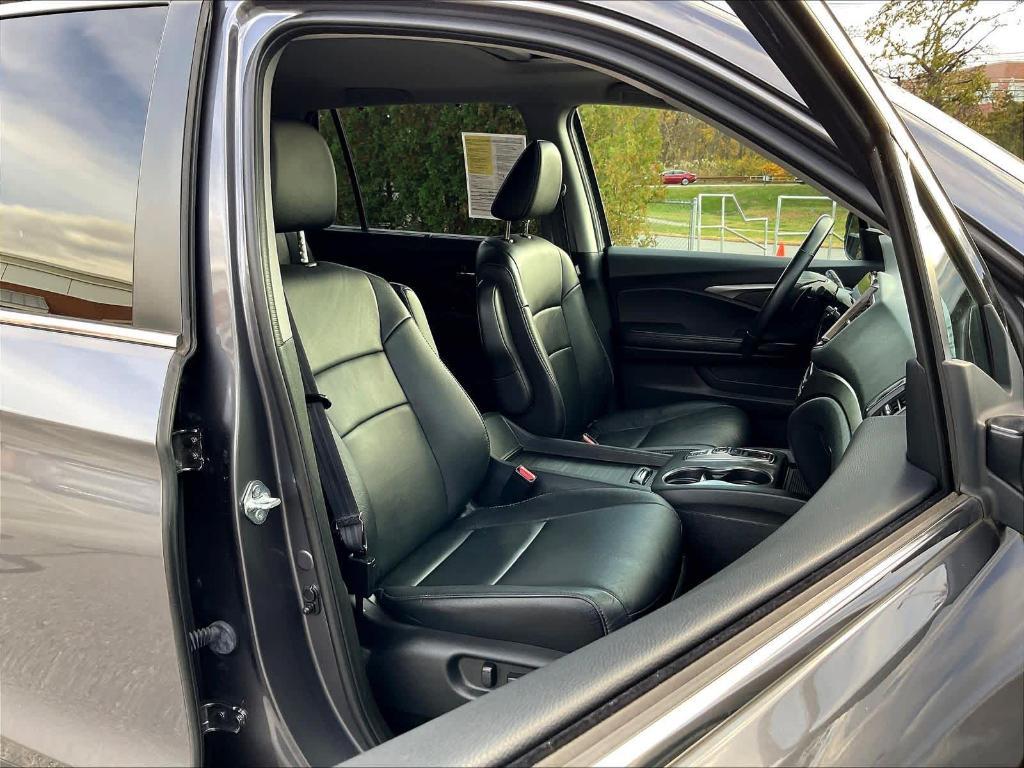 used 2022 Honda Pilot car, priced at $30,288