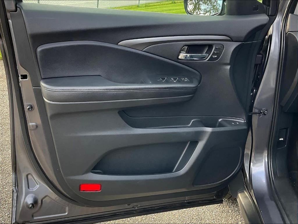 used 2022 Honda Pilot car, priced at $30,288