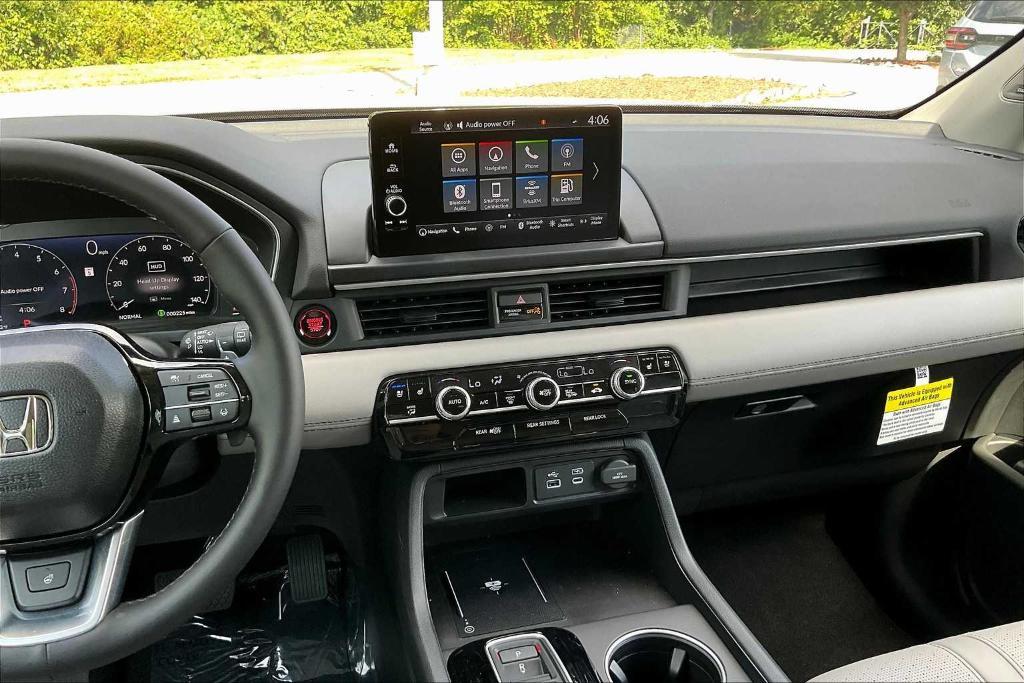 new 2025 Honda Pilot car, priced at $54,985