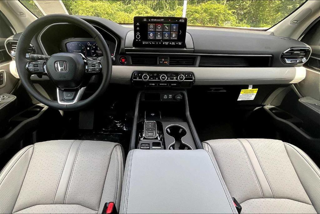 new 2025 Honda Pilot car, priced at $54,985