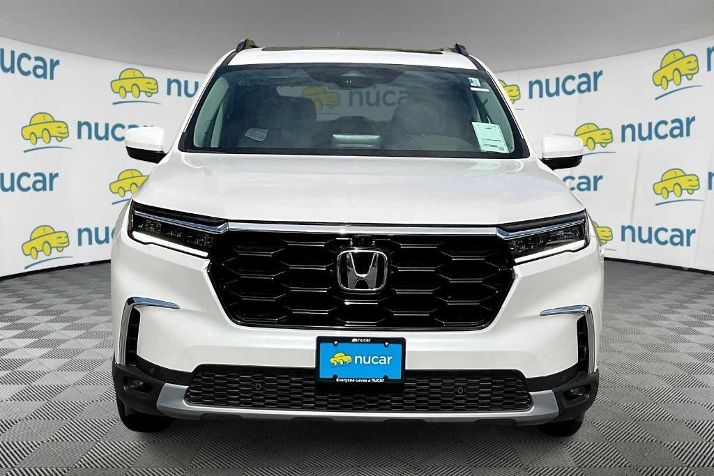new 2025 Honda Pilot car, priced at $54,985
