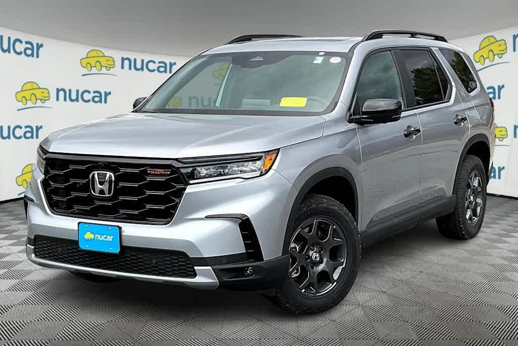 new 2025 Honda Pilot car, priced at $50,795