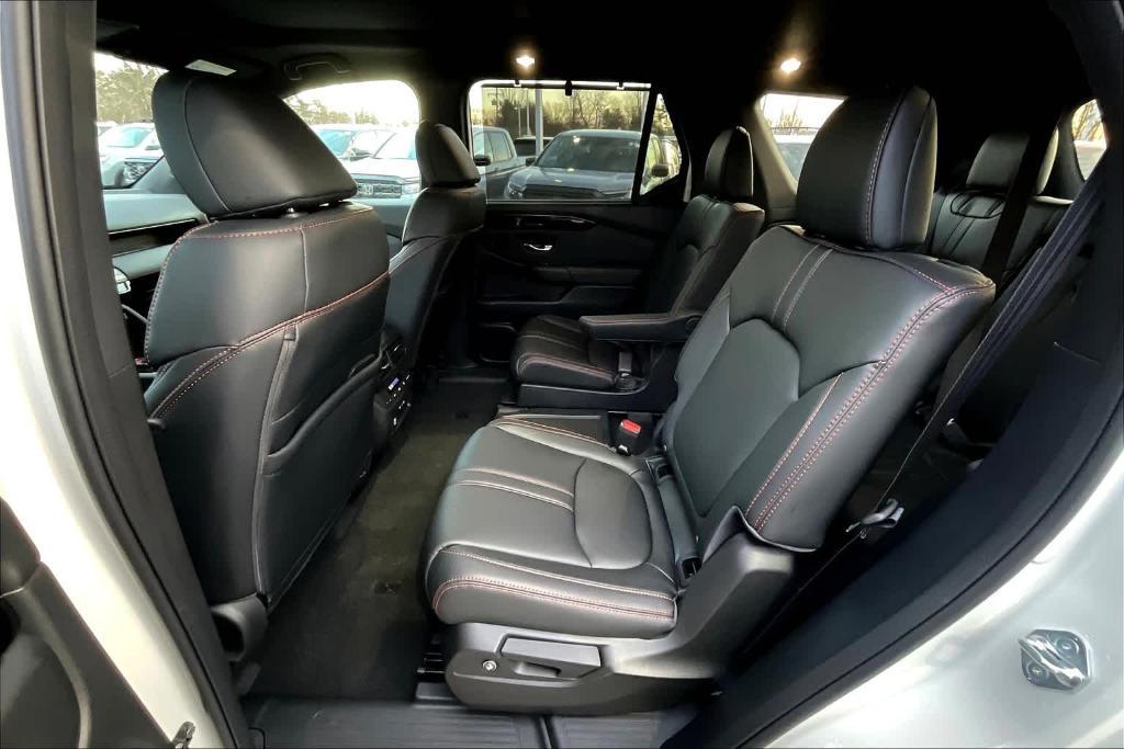 new 2025 Honda Pilot car, priced at $51,250