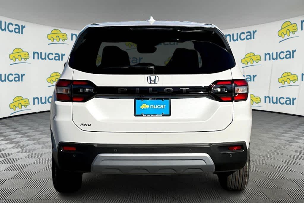 new 2025 Honda Pilot car, priced at $47,550