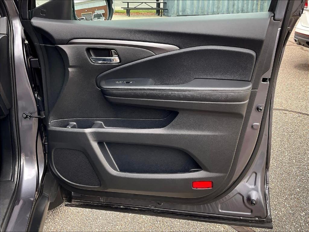 used 2022 Honda Pilot car, priced at $34,900