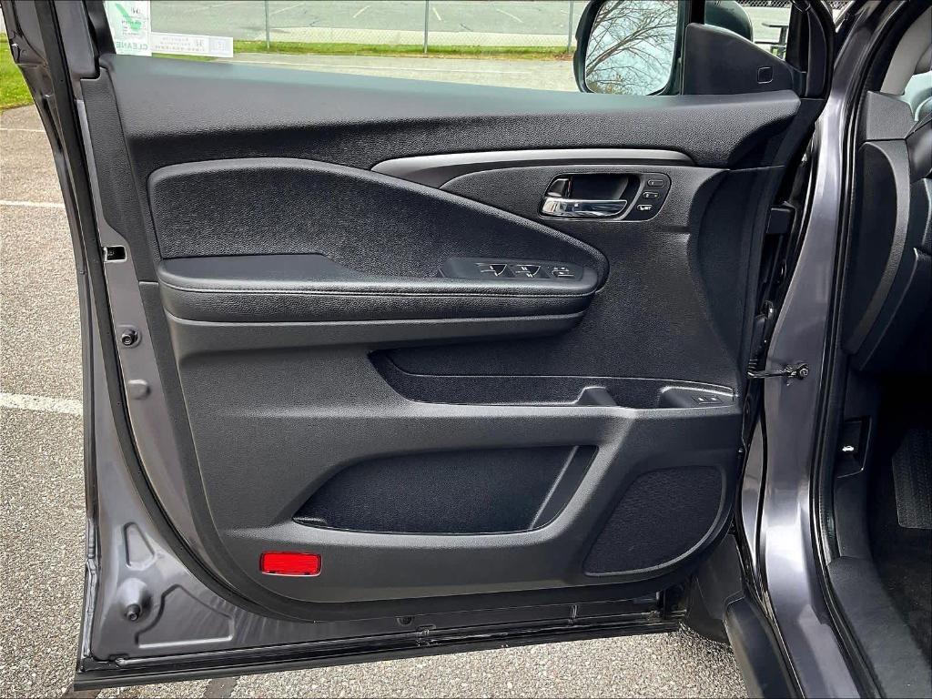 used 2022 Honda Pilot car, priced at $34,900