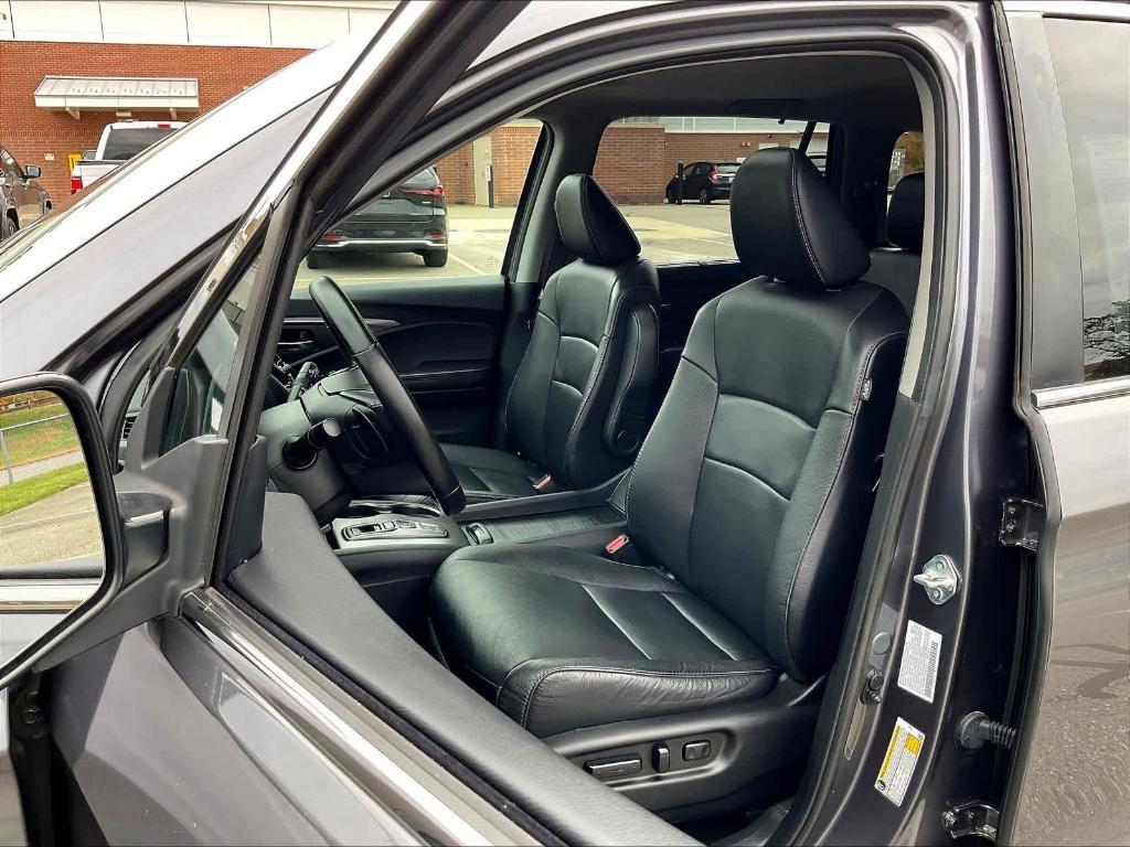 used 2022 Honda Pilot car, priced at $34,900