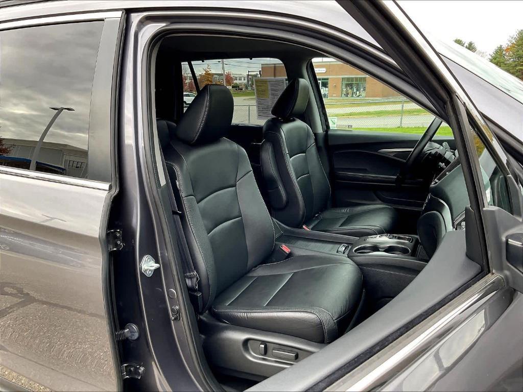 used 2022 Honda Pilot car, priced at $34,900
