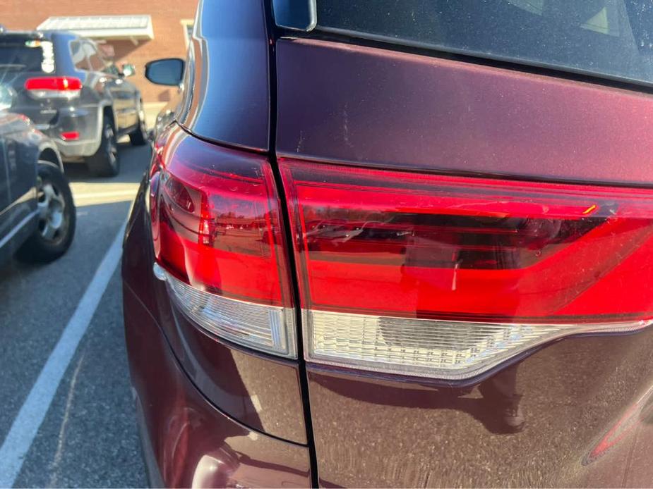 used 2019 Toyota Highlander car, priced at $27,763