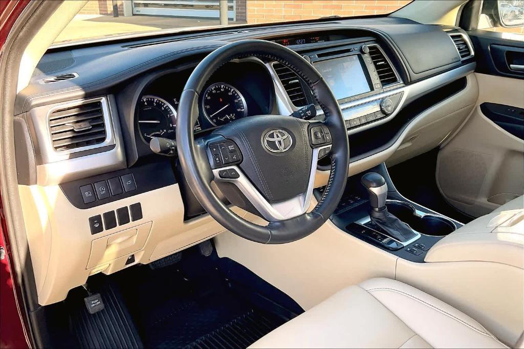 used 2019 Toyota Highlander car, priced at $25,277