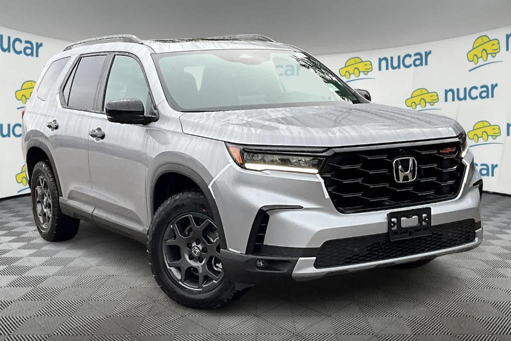 new 2025 Honda Pilot car, priced at $50,850