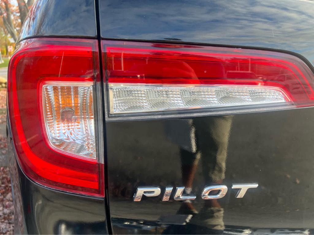 used 2022 Honda Pilot car, priced at $31,215