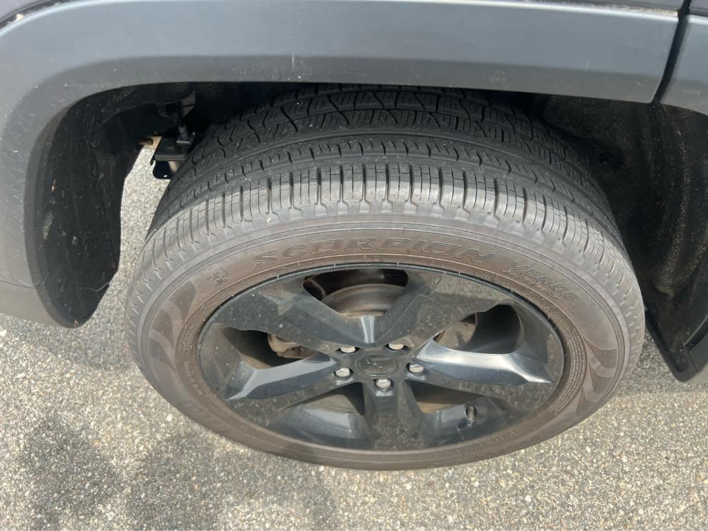 used 2024 Jeep Grand Cherokee car, priced at $42,313