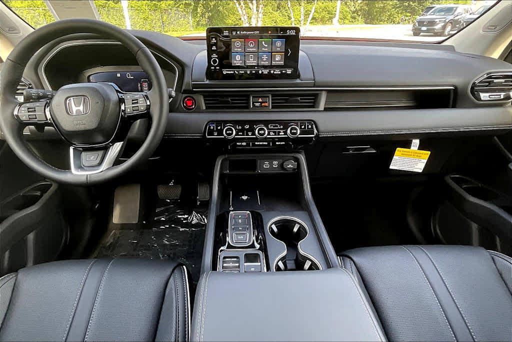 new 2025 Honda Pilot car, priced at $54,985