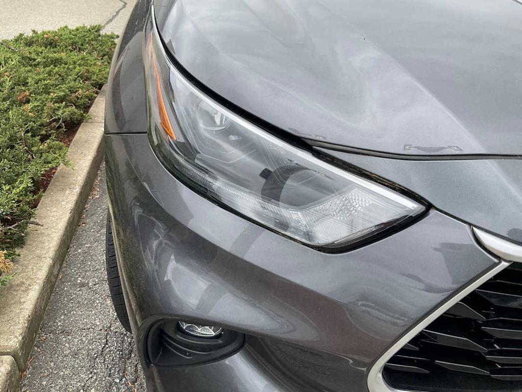 used 2021 Toyota Highlander car, priced at $35,384