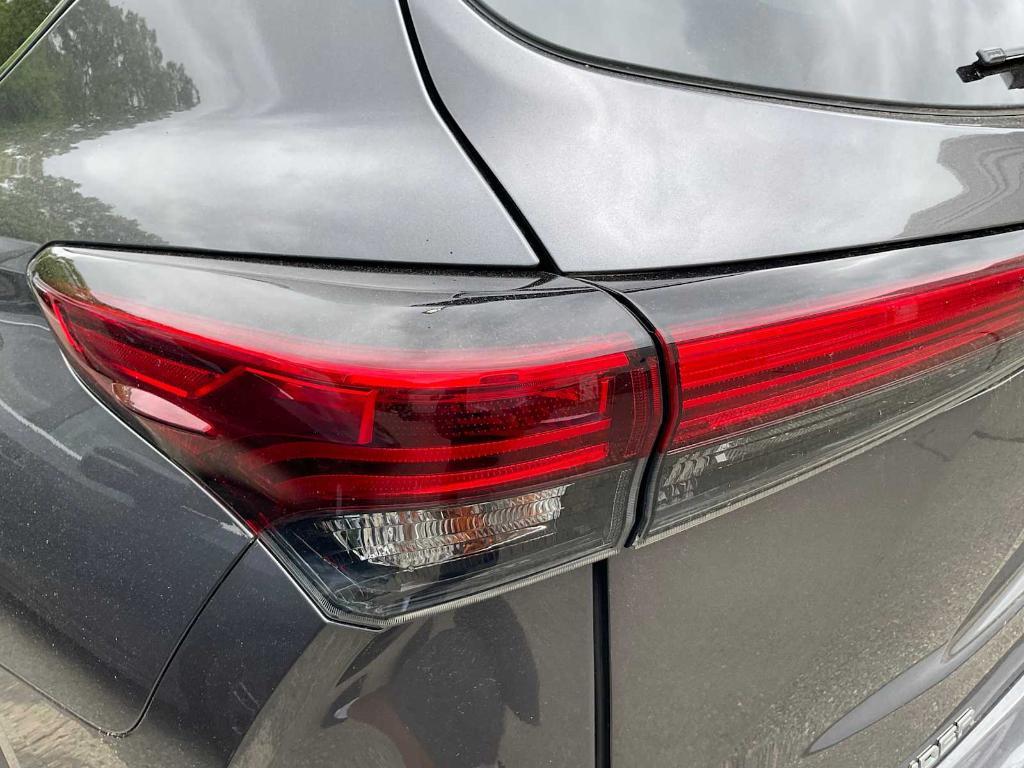 used 2021 Toyota Highlander car, priced at $35,384