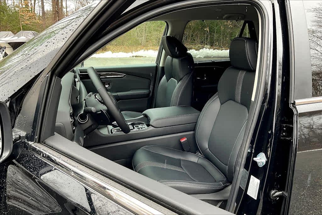 new 2025 Honda Pilot car, priced at $47,095