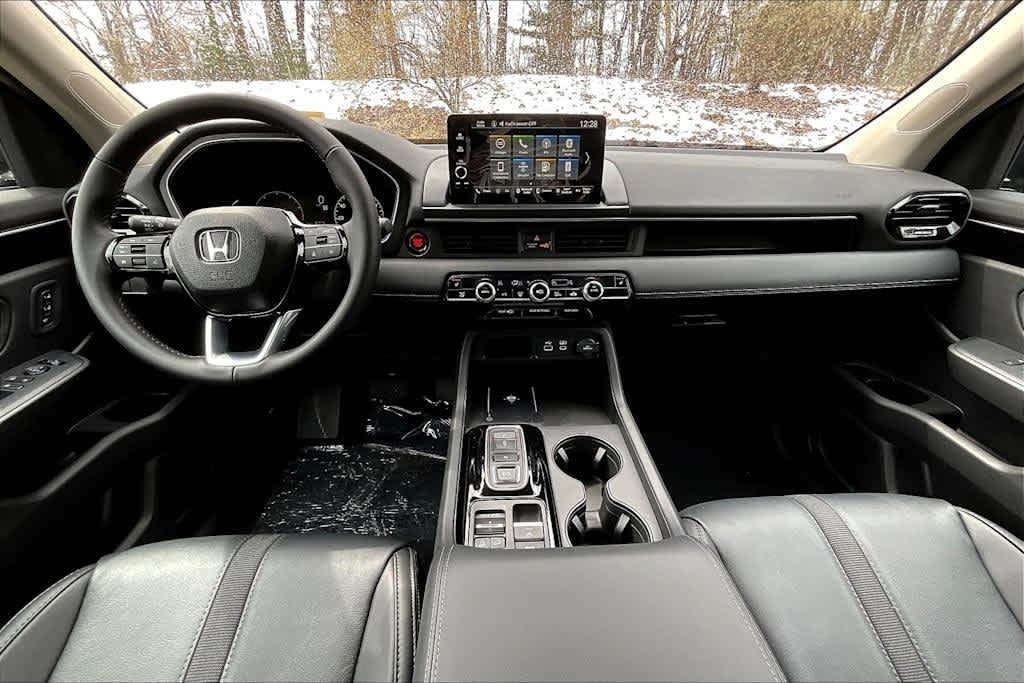 new 2025 Honda Pilot car, priced at $47,095