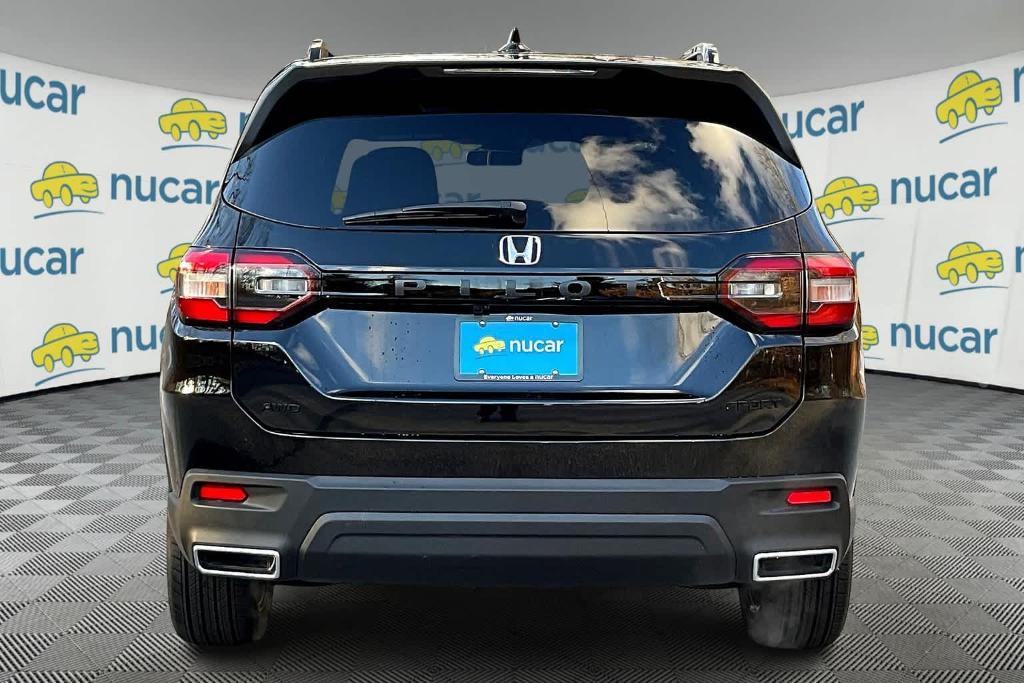 new 2025 Honda Pilot car, priced at $43,695