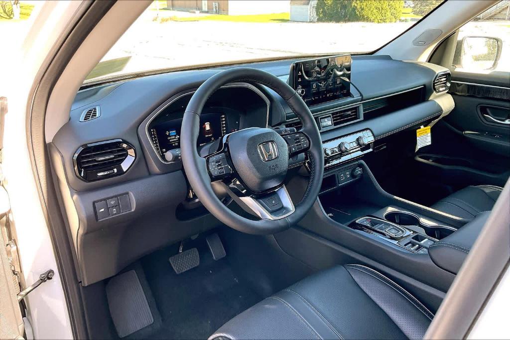 new 2025 Honda Pilot car, priced at $54,985