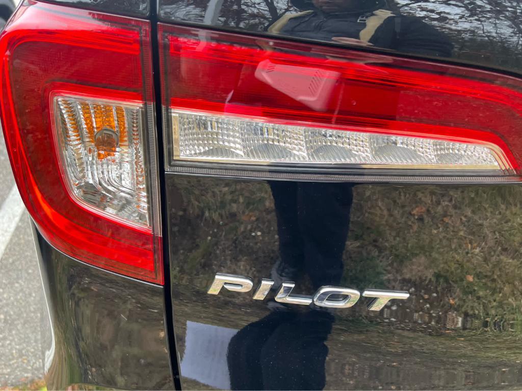 used 2022 Honda Pilot car, priced at $34,942