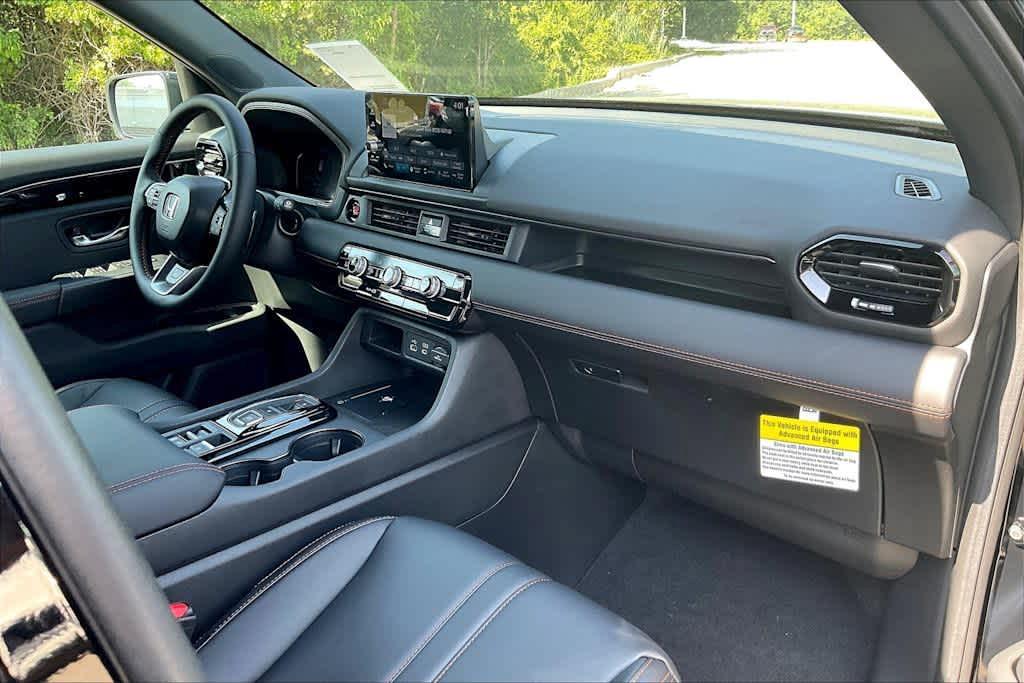 new 2025 Honda Pilot car, priced at $50,895