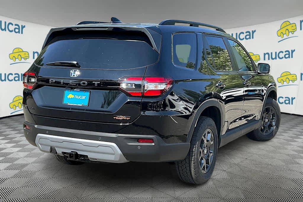 new 2025 Honda Pilot car, priced at $50,895