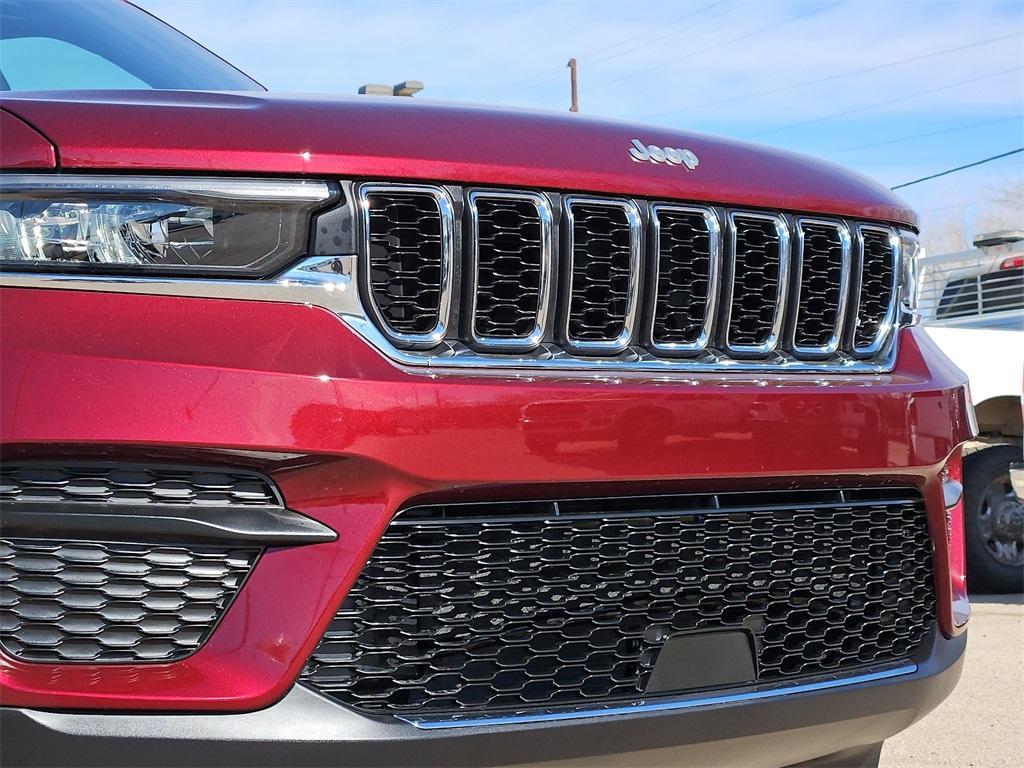 new 2025 Jeep Grand Cherokee car, priced at $38,425