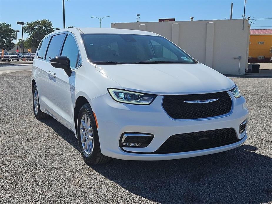 new 2024 Chrysler Pacifica car, priced at $46,145