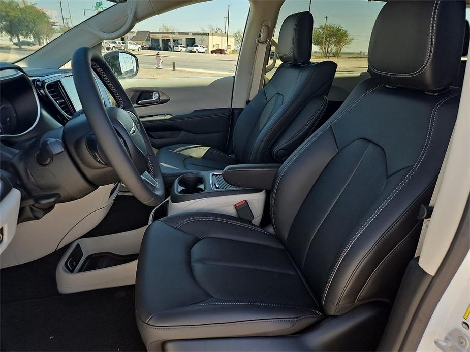 new 2024 Chrysler Pacifica car, priced at $46,145