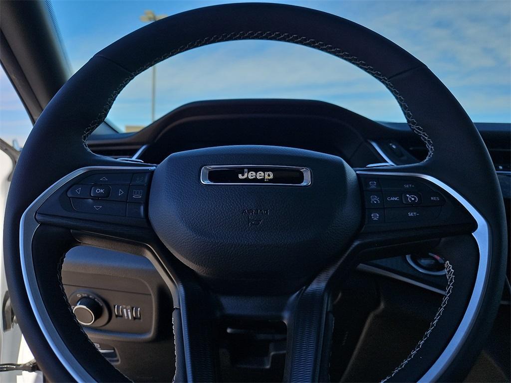 new 2025 Jeep Grand Cherokee car, priced at $44,080