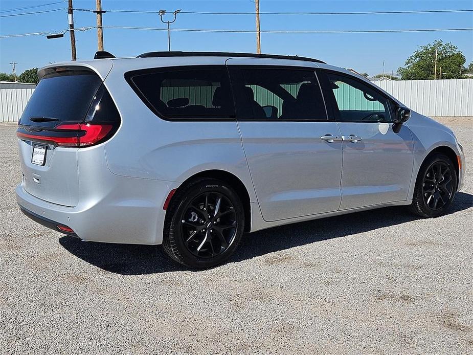 new 2024 Chrysler Pacifica car, priced at $46,073