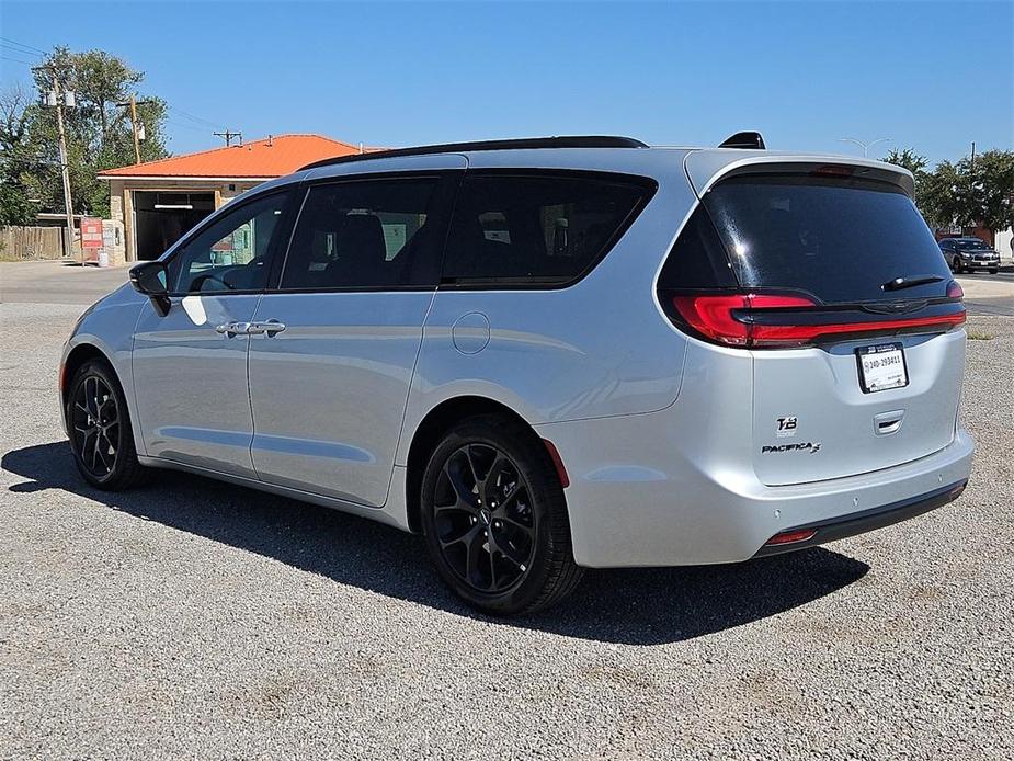 new 2024 Chrysler Pacifica car, priced at $46,073