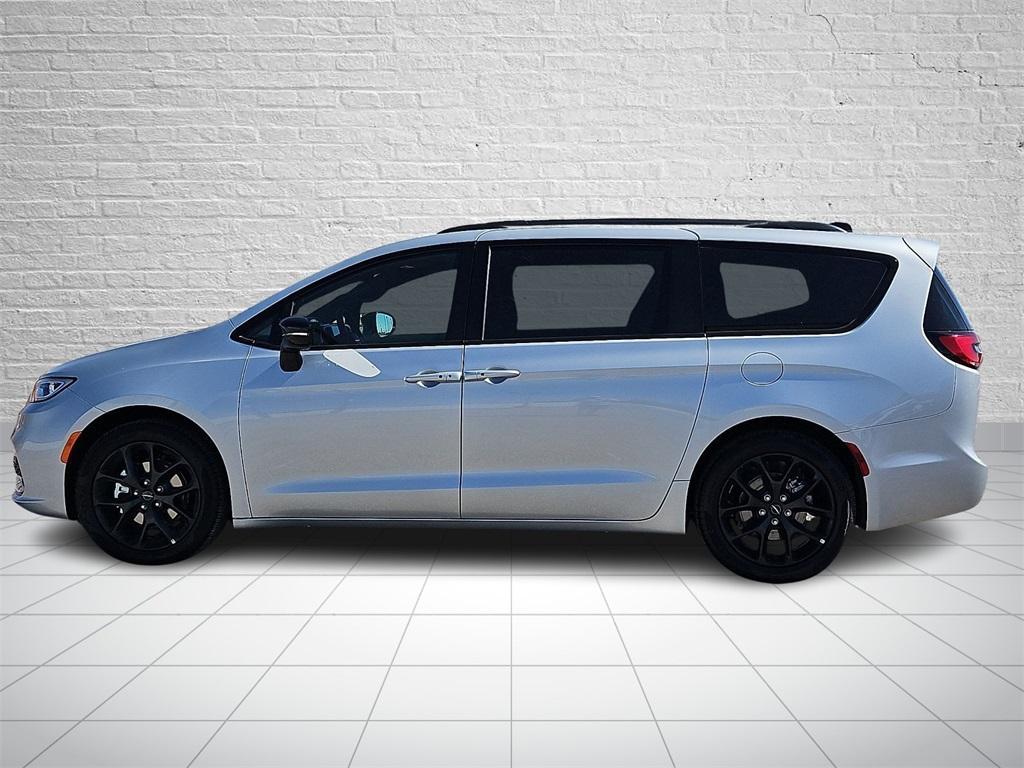 new 2024 Chrysler Pacifica car, priced at $42,524